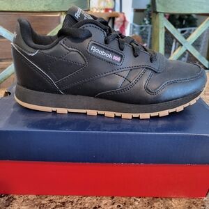 Sz 2 reebok shoes